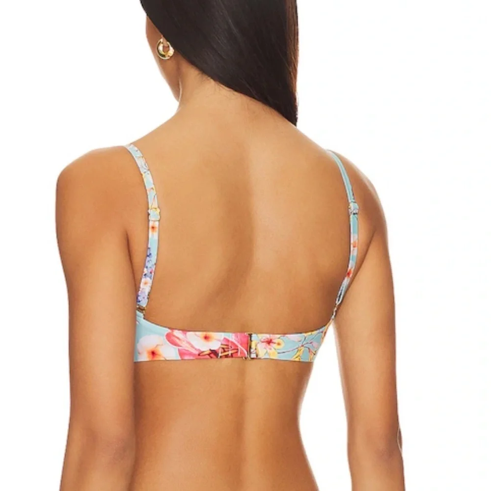 REVOLVE agua bendita